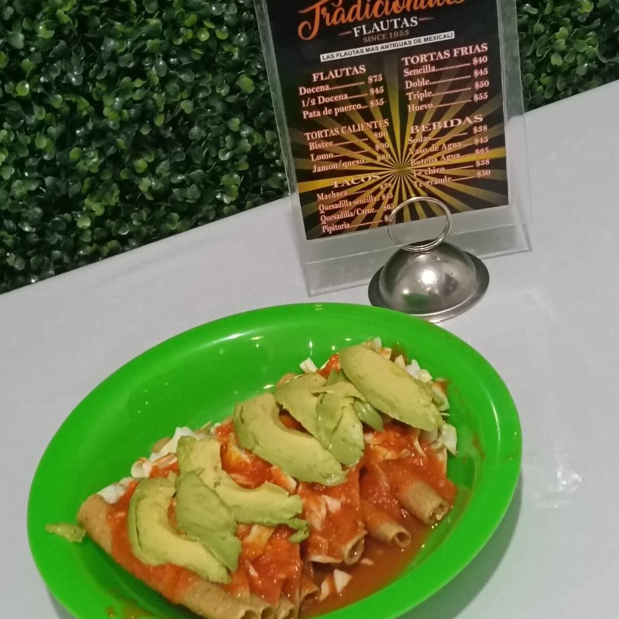 MEDIA DOCENA DE FLAUTAS