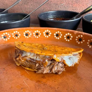 Quesabirria de Lengua