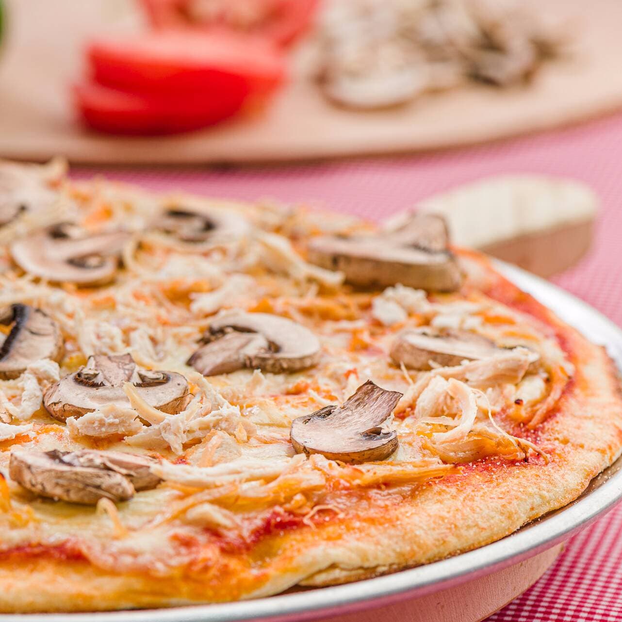 Pizza Pollo Champiñones (Personal)