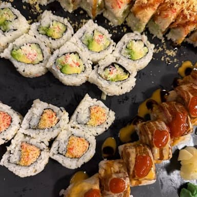 30piezas + 2Gyozas +2 Palitos Queso + 2 Te Fríos