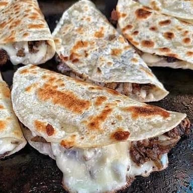 Quesadilla Con Carne