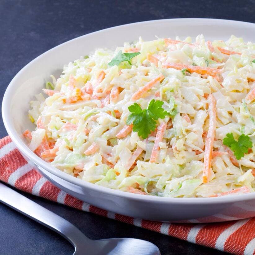 ENSALADA DE COL CON MAYONESA.