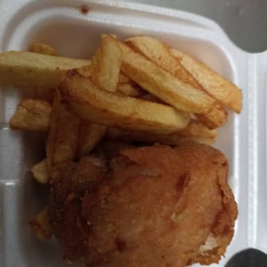 Cuadril de Pollo a la Broster con Papas