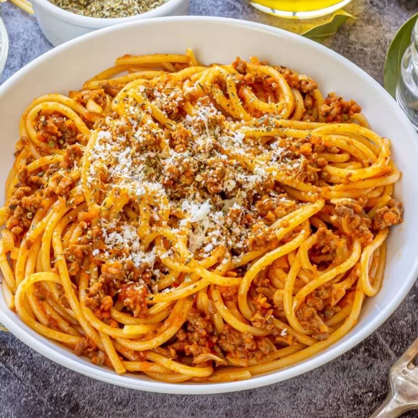 Espaguetti con Carne  + Papas a la Fra + Gaseosa
