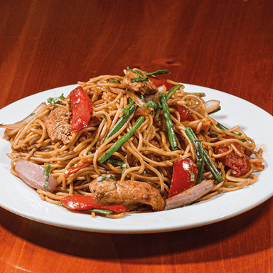 Tallarín Saltado de Pollo