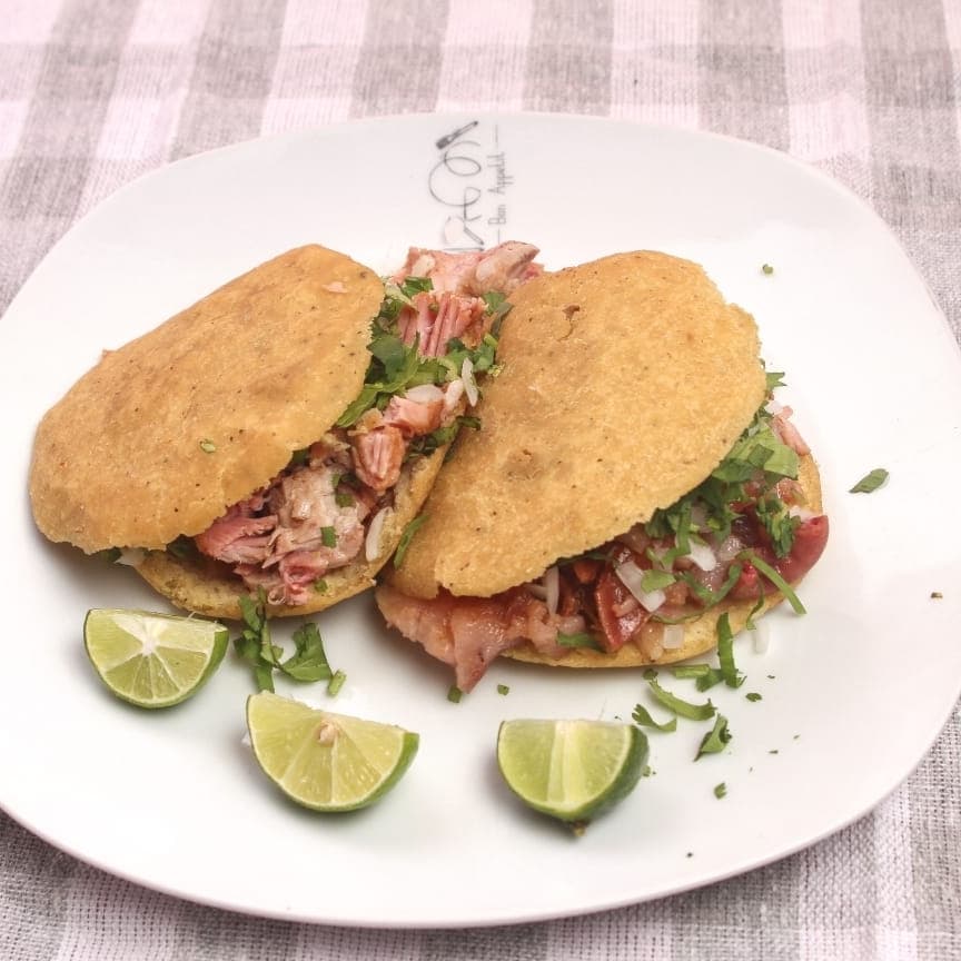 1 goordita de carnitas "maciza, chamorro, costilla