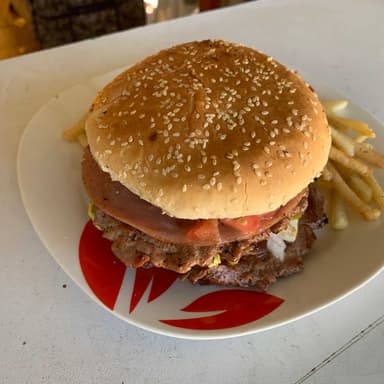 Hamburguesa Triple Carne con Papas