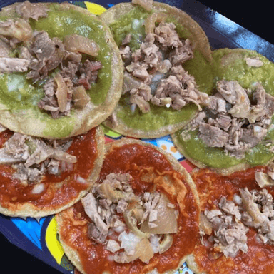 Orden de Chalupas con carnitas y cueritos