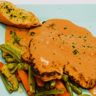 Milanesa de Pollo con Salsa Napolitana