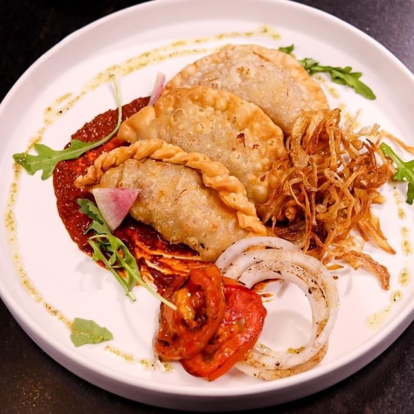 Empanada rellena dorada (3 pzas)