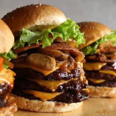 Triple Carne y Queso Champiñones