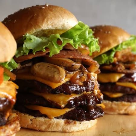 Triple Carne y Queso Champiñones