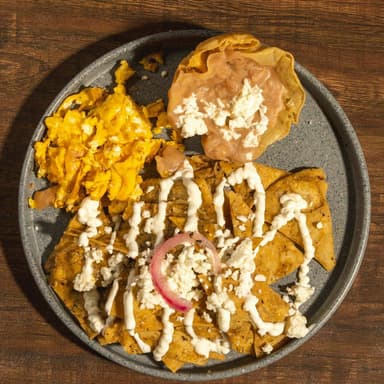 Chilaquiles con Huevo