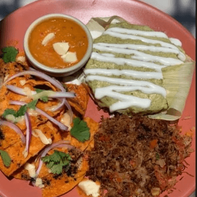 Tamal Encontrado con Chilaquiles