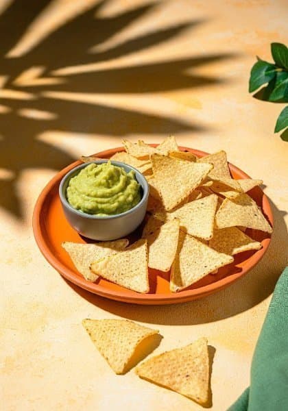 Totopos con Guacamole
