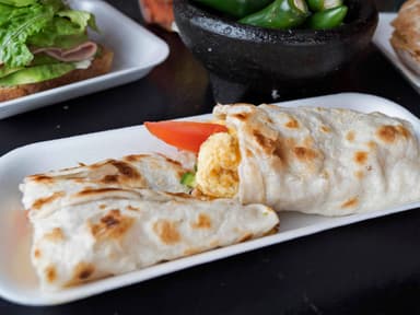 Combo Burrito de Huevo + Licuados de Leche Mediano