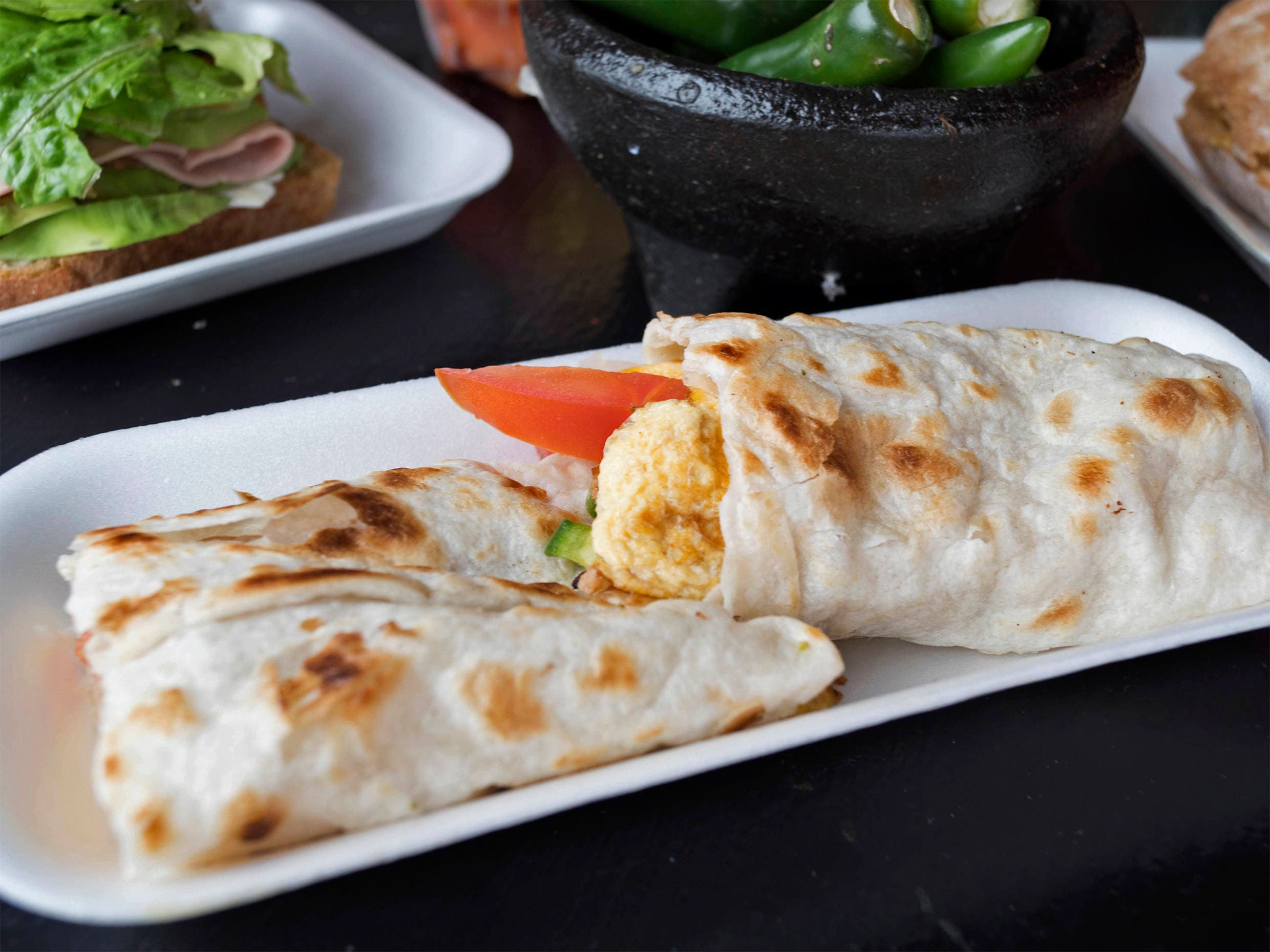 Combo Burrito de Huevo + Licuados de Leche Mediano