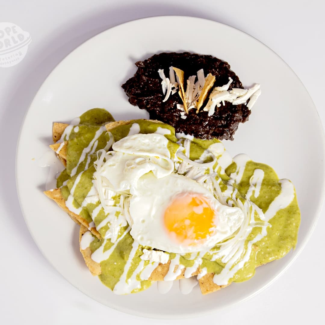 Chilaquiles con Huevo Estrellado