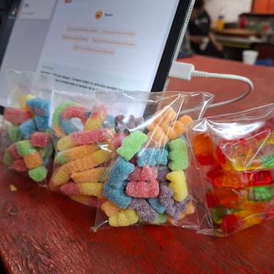 Gomitas aciditas azucaradas