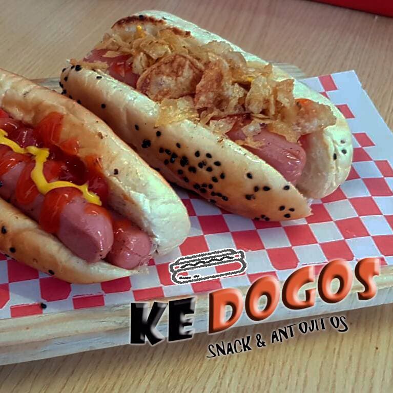 DOGO CON DOS SALCHICAS