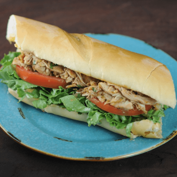 Sándwich de Pollo + Refresco Natural