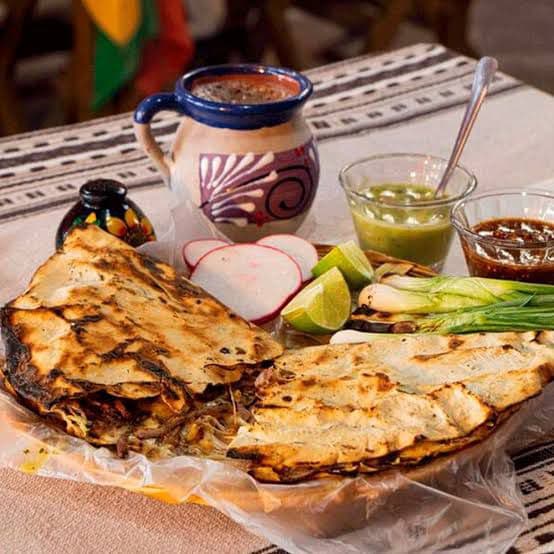 Tlayuda + Café Tradicional