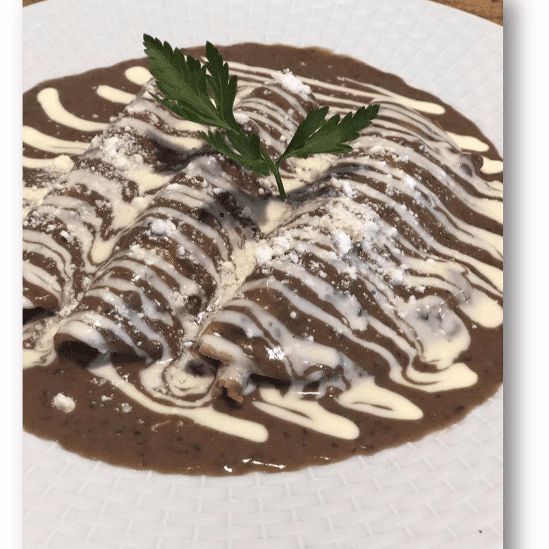 Desayuno Mexicano Enfrijoladas