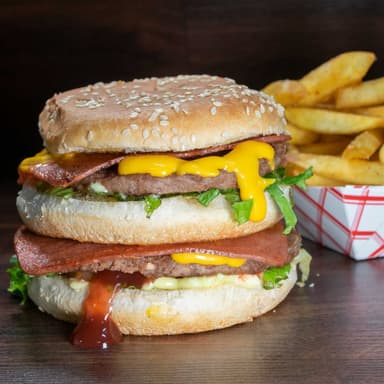 Hamburguesa Doble+Papas+Refresco
