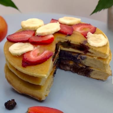 Hot Cakes Rellenos de Nutella (3) con Fruta