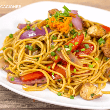 Tallarin Saltado de Pollo