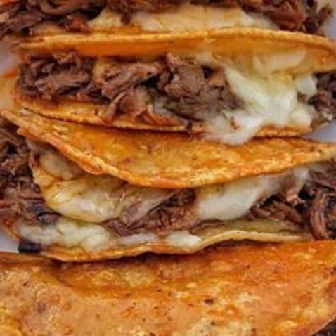 3 Quesabirrias con Consomé
