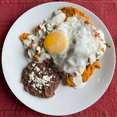 Chilaquiles Cremosos de Chipotle