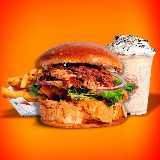 Chicken Bacon Spicy Con Papas y Malteada