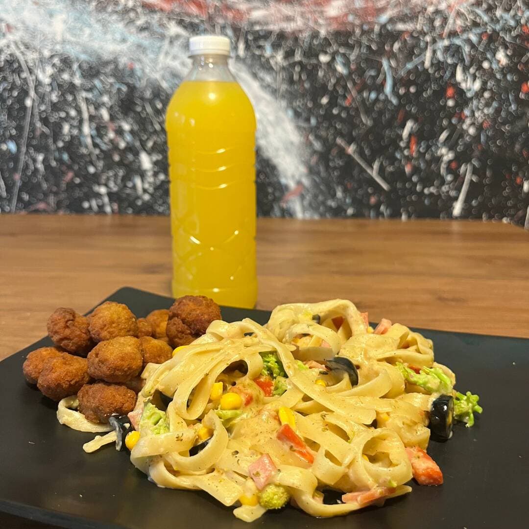 Combo Pasta, AstroPops! y Agua