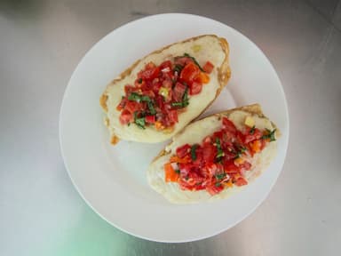 Molletes Salados