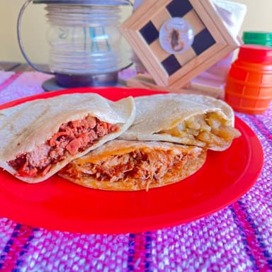 Gorditas de pollo en chipotle