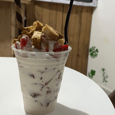 FRESAS CON CREMA Y PAY DE QUESO