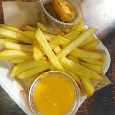 PapaNachos Con Queso Amarillo y Jalapeños