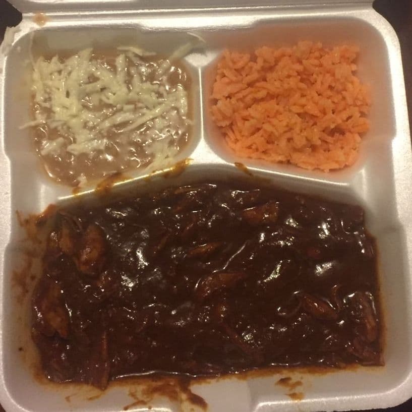Platillo de mole poblano