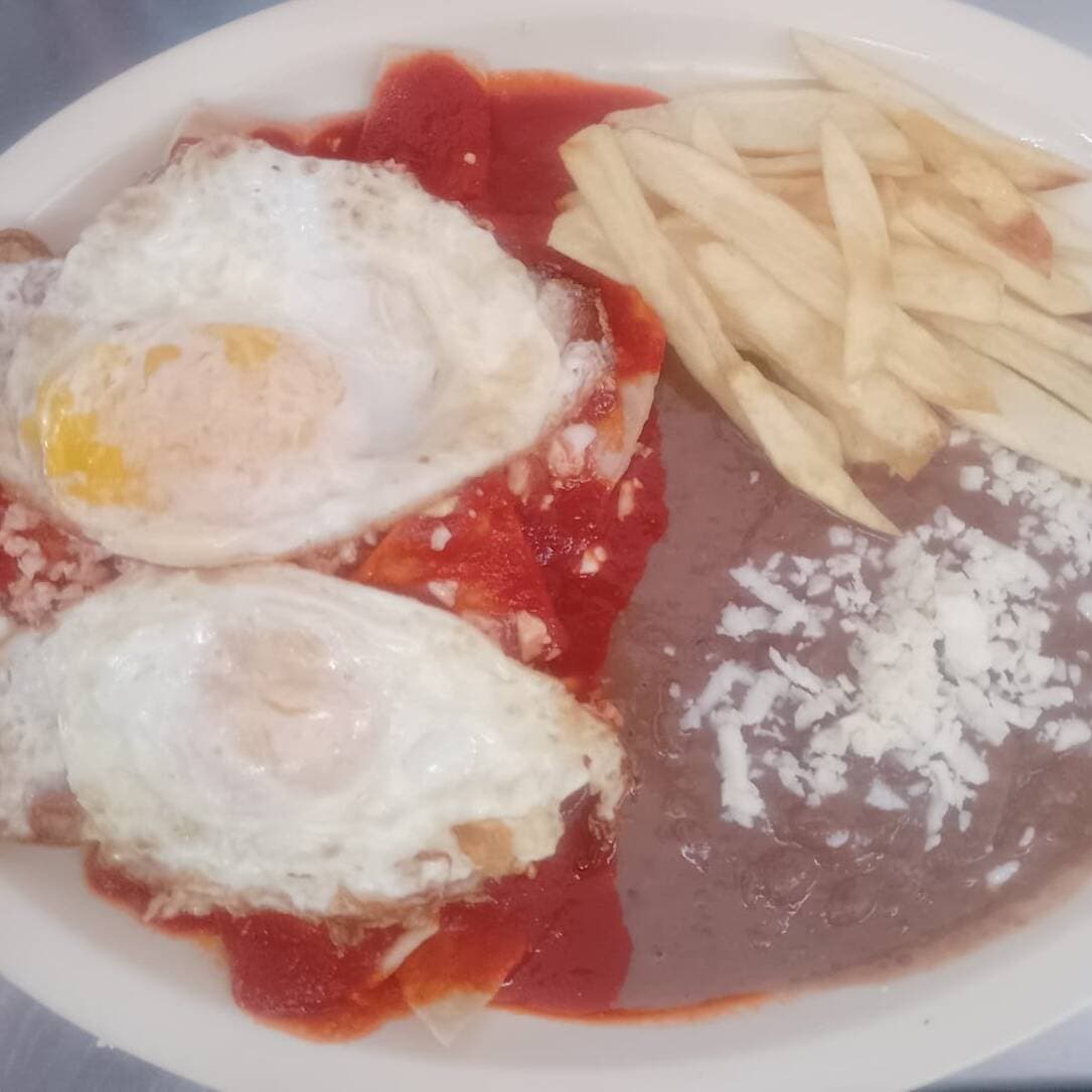 Chilaquiles Rojos Montados