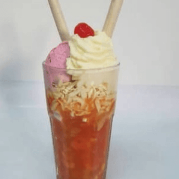 Salpicón con Helado y Queso