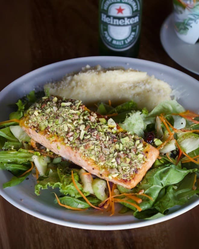 Salmon con costra de nuez