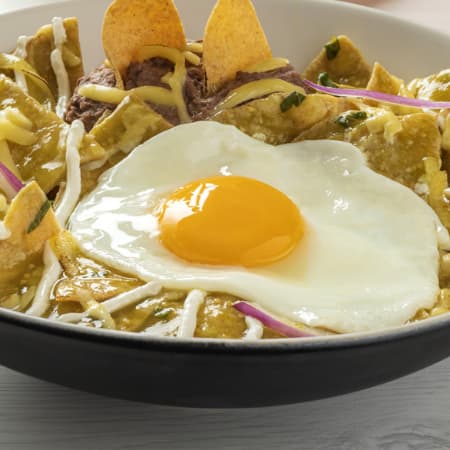Chilaquiles Verdes con Huevo