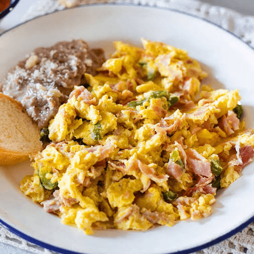 huevos con salchicha