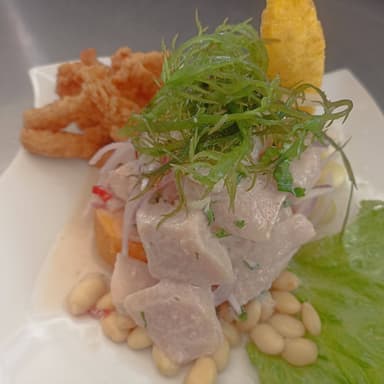 Ceviche de Pescado con Chicharrón de Pota
