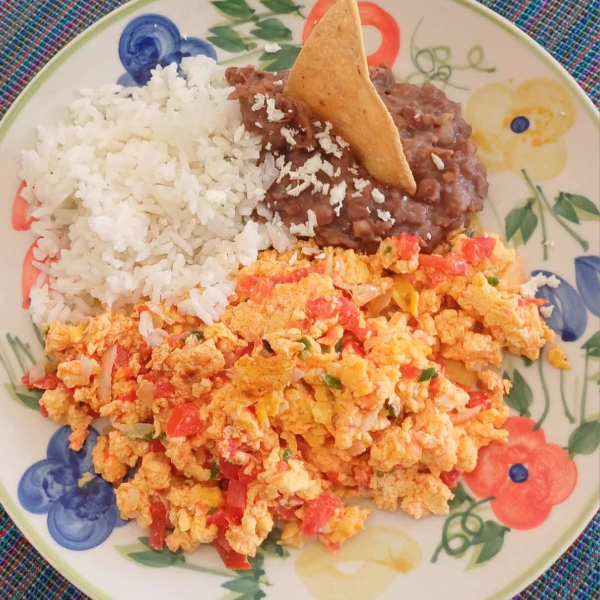 Huevos Revueltos a la mexicana