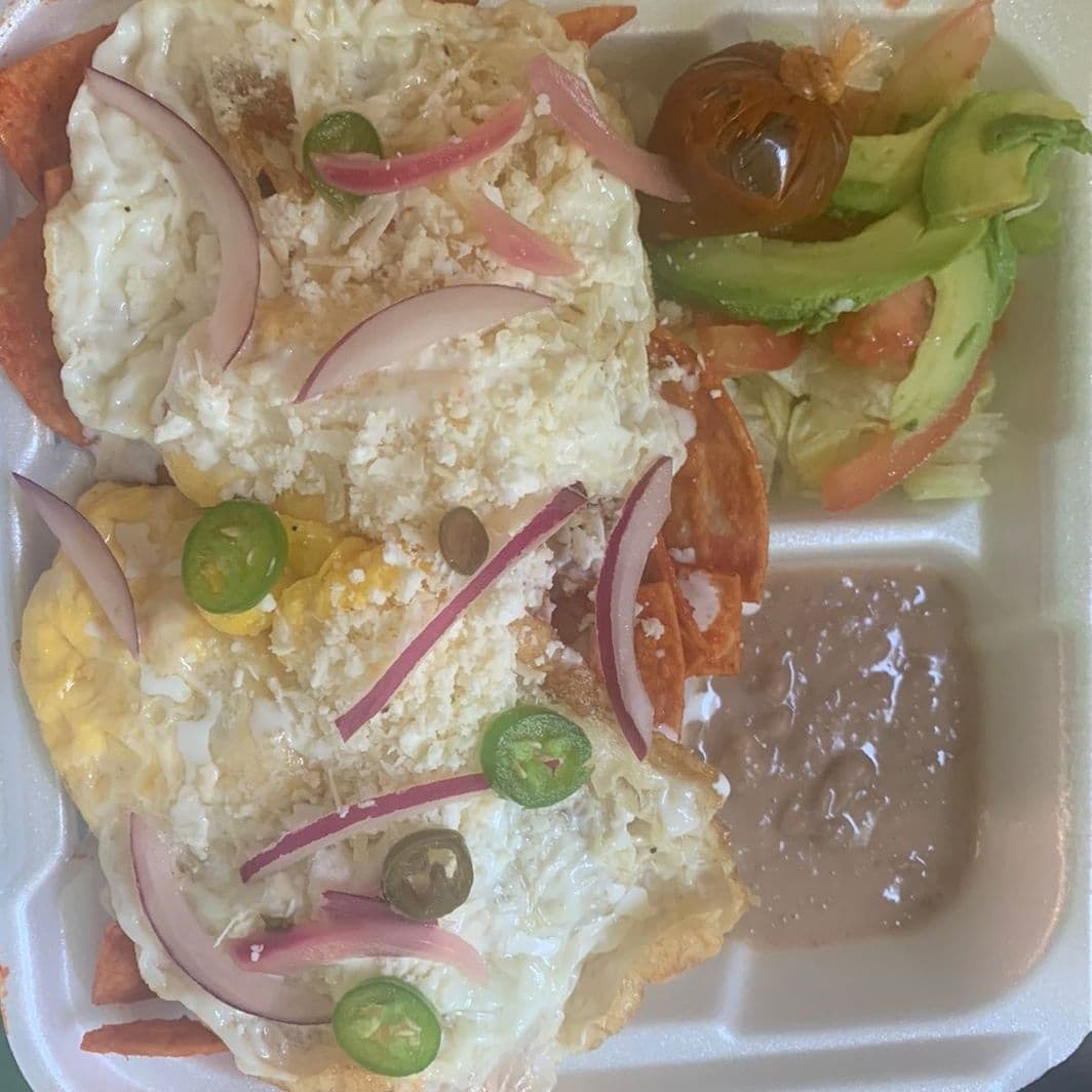 Chilaquiles con Huevo Estrellado.