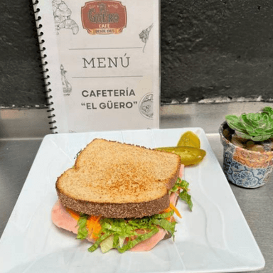 Sandwich De Jamón Integral