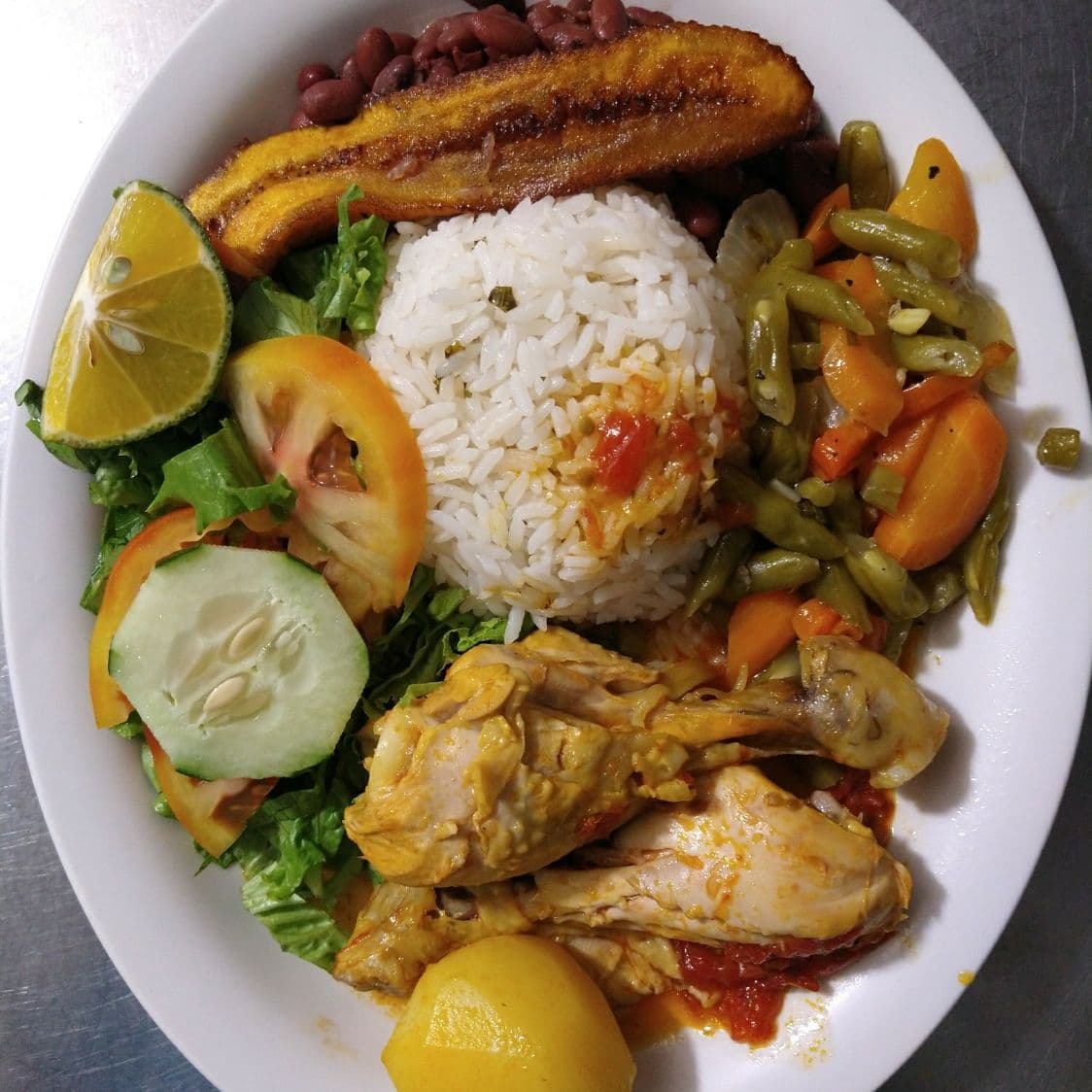 Casado con Pollo en Salsa
