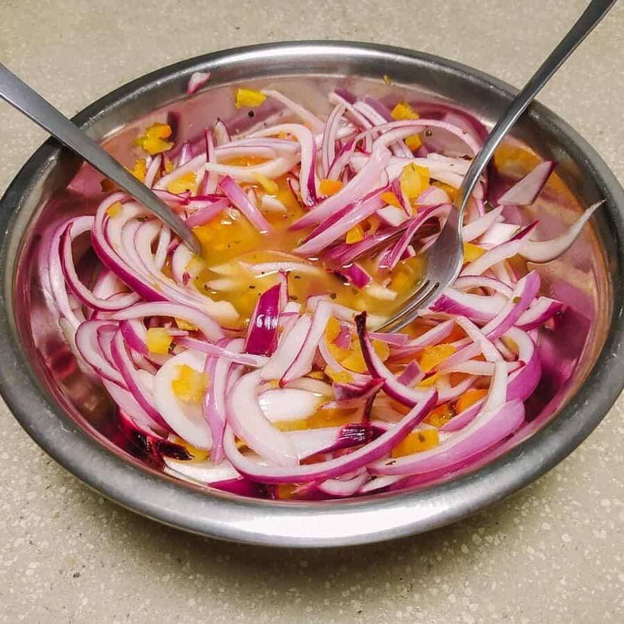 Orden de Cebollas Curtidas con Habanero